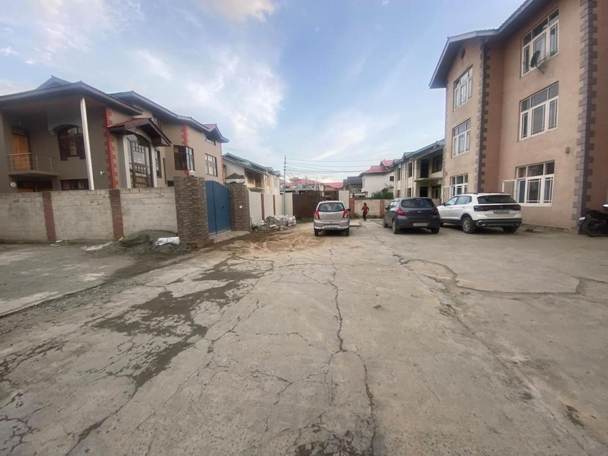 Penthouse Villa Srinagar  Luaran gambar