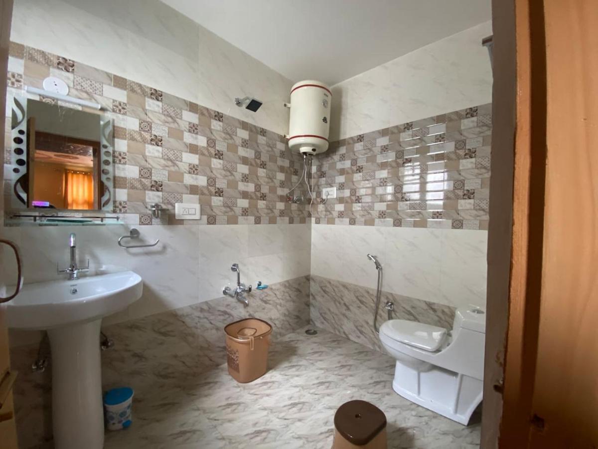 Penthouse Villa Srinagar  Luaran gambar